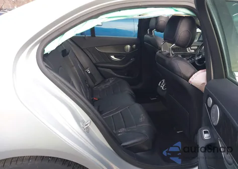 2015 Mercedes-Benz C 400 4Matic z USA, uszkodzony, nr VIN 55SWF6GB4FU003365